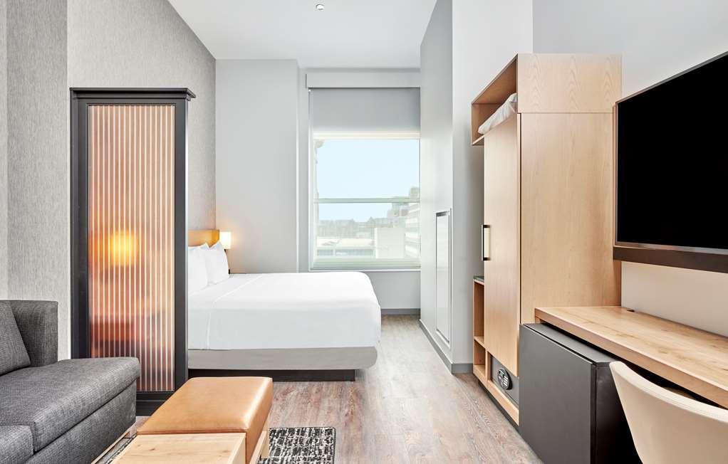 Hyatt Place Ottawa West Room photo