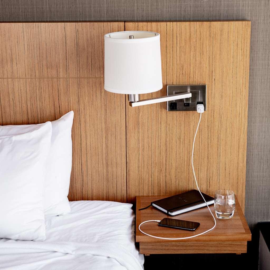 Hyatt Place Ottawa West Room photo